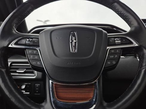 Used 2024 Lincoln Navigator Premiere image 40