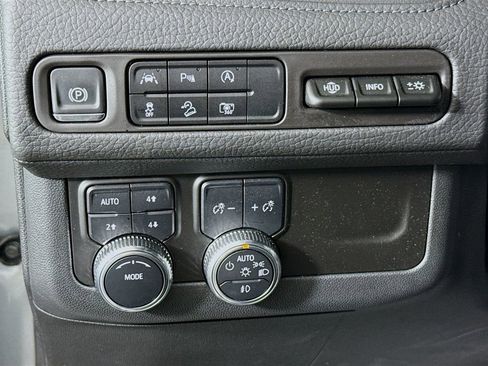 Used 2024 GMC Yukon XL Denali AWD/4WD image 10
