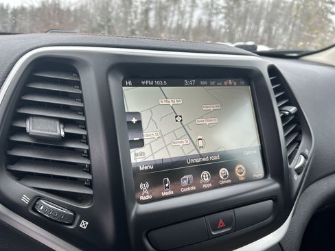 Used 2017 Jeep Cherokee Limited image 18