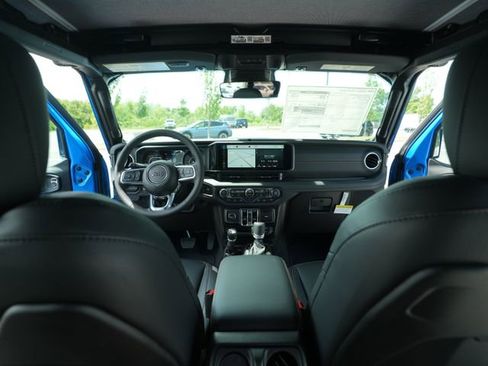 New 2026 Jeep Wrangler Unlimited Sahara AWD/4WD image 22