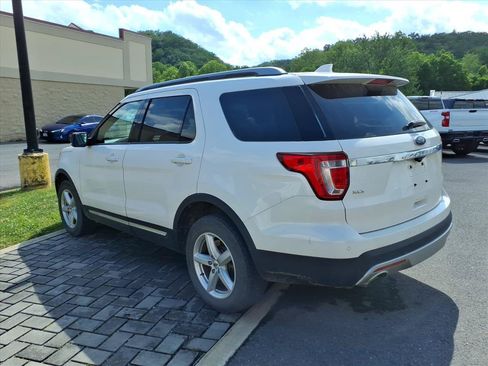 Used 2017 Ford Explorer XLT w/ Equipment Group 202A AWD/4WD image 5
