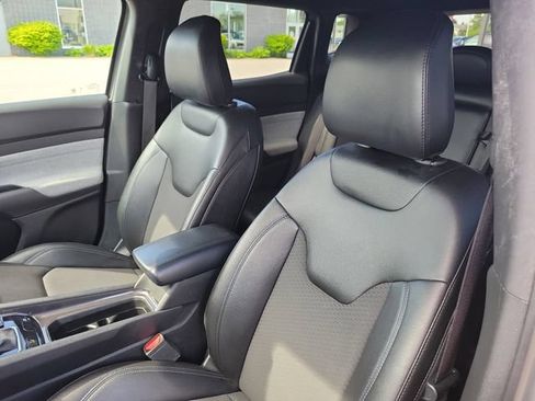 Used 2024 Jeep Compass Latitude AWD/4WD image 5