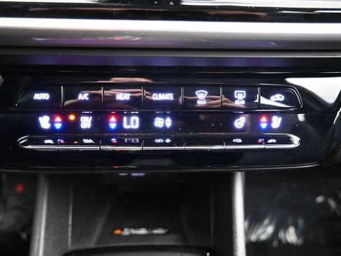 Used 2023 Chevrolet Bolt EUV Premier image 26