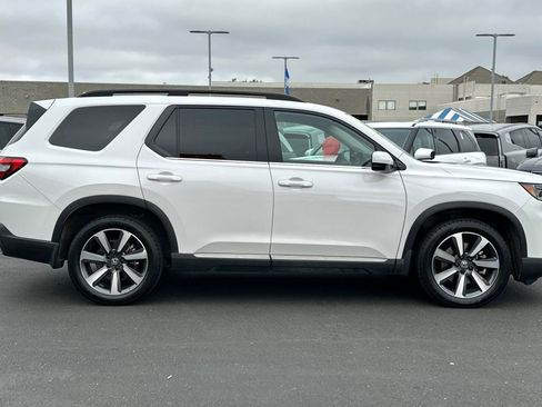 Used 2024 Honda Pilot Touring image 2