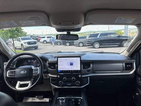 Used 2024 Ford Expedition XLT RWD image 16