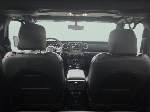 Used 2023 Jeep Wrangler Sahara w/ Cold Weather Group image 15