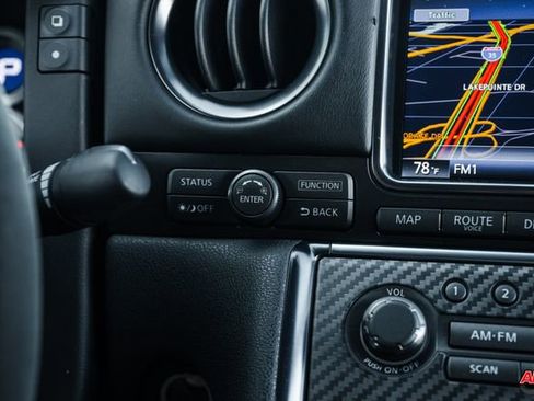 Used 2014 Nissan GT-R Premium image 16