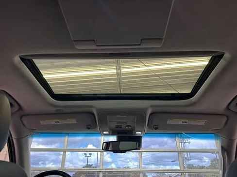 Used 2017 Chevrolet Suburban LT w/ LT Signature Package AWD/4WD image 23