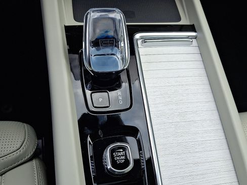 New 2026 Volvo XC60 B5 Ultra w/ Protection Package Premier image 9