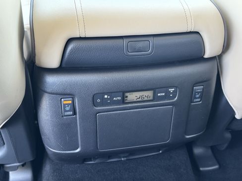 Used 2024 Nissan Armada Platinum w/ Captain's Chairs Package RWD image 34