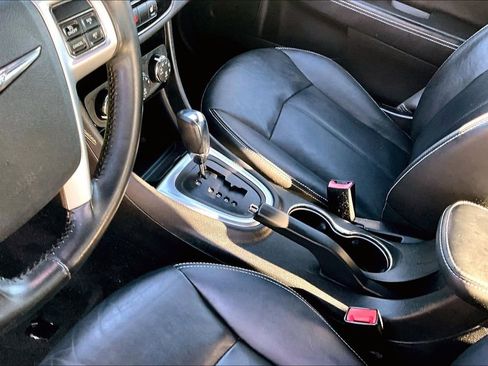 Used 2011 Chrysler 200 Limited image 16