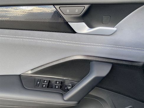 New 2026 Volkswagen Tiguan SE R-Line image 17