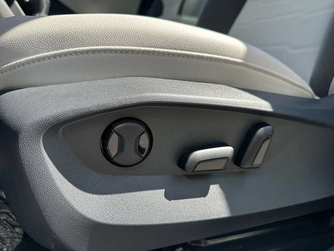 New 2026 Volkswagen Taos SE AWD/4WD image 4
