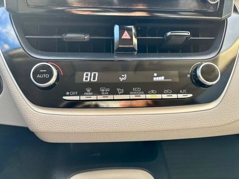 Used 2020 Toyota Corolla LE image 21