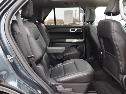 Used 2022 Ford Explorer XLT w/ Equipment Group 202A image 13