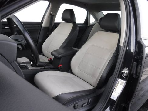 Used 2020 Volkswagen Passat 2.0T R-Line image 17