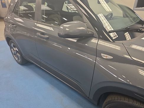 Used 2025 Hyundai Venue SEL FWD image 5