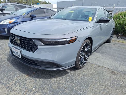 Used 2025 Honda Accord Sport image 3