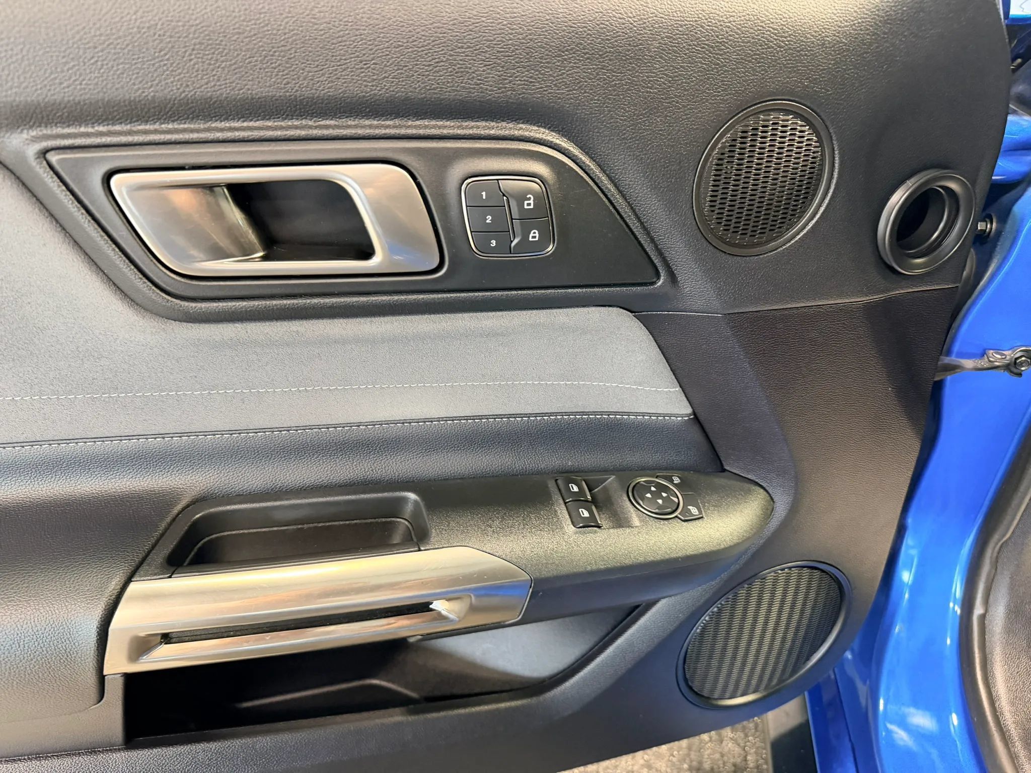 Used 2019 Ford Mustang Shelby GT350 w/ Technology Package RWD image 9