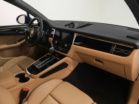Certified 2025 Porsche Macan image 20
