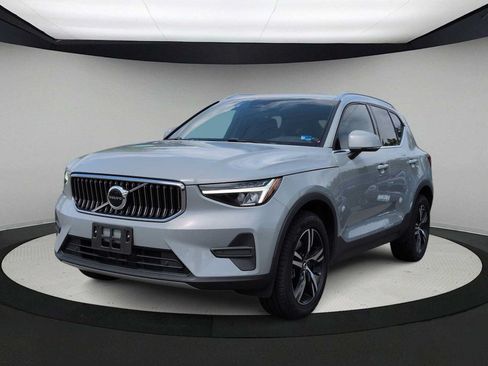 Used 2024 Volvo XC40 B5 Core AWD/4WD image 4
