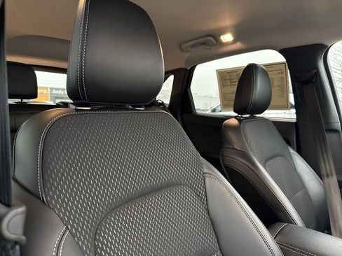 Used 2025 Ford Escape SE image 29