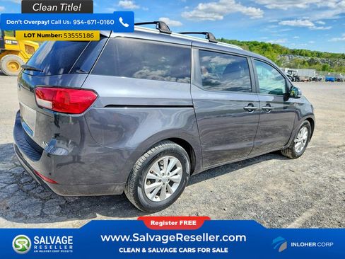 Used 2017 Kia Sedona LX w/ LX Essentials Premium Package FWD image 4