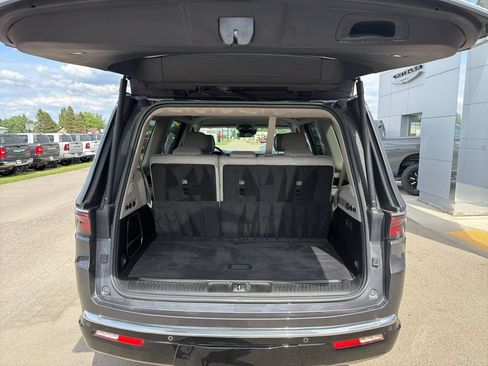 Used 2023 Jeep Wagoneer Series II w/ Convenience Group I AWD/4WD image 9