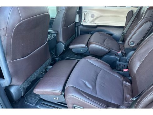 Certified 2023 Toyota Sienna Platinum image 13