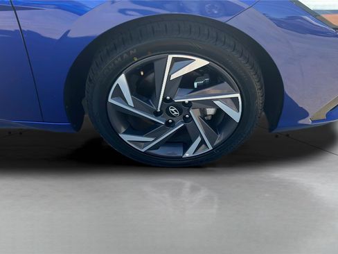 Used 2025 Hyundai Elantra Limited FWD image 19