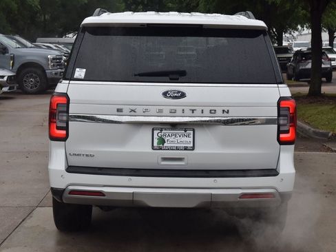 Used 2024 Ford Expedition Limited AWD/4WD image 9