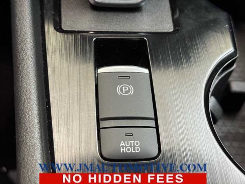 Used 2023 Nissan Rogue S image 31