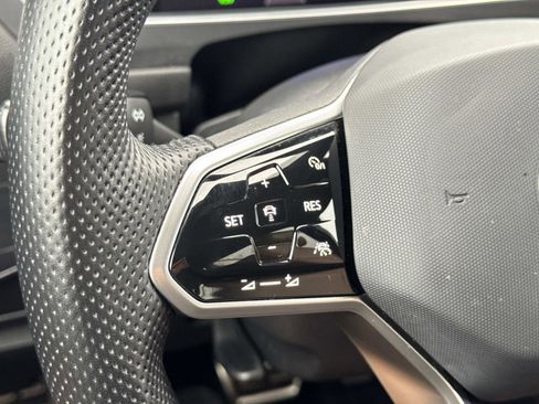 Certified 2022 Volkswagen Tiguan SE R-Line image 11