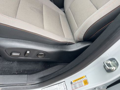 Used 2025 Chevrolet Traverse LT image 12