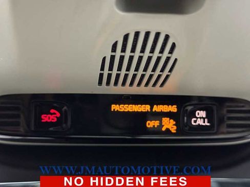 Used 2022 Volvo XC40 T5 Momentum w/ Climate Package image 34