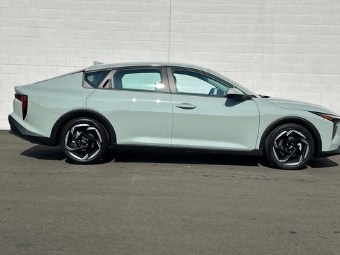 Used 2025 Kia K4 EX image 3