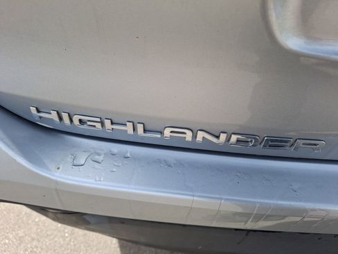 Used 2023 Toyota Highlander LE image 12