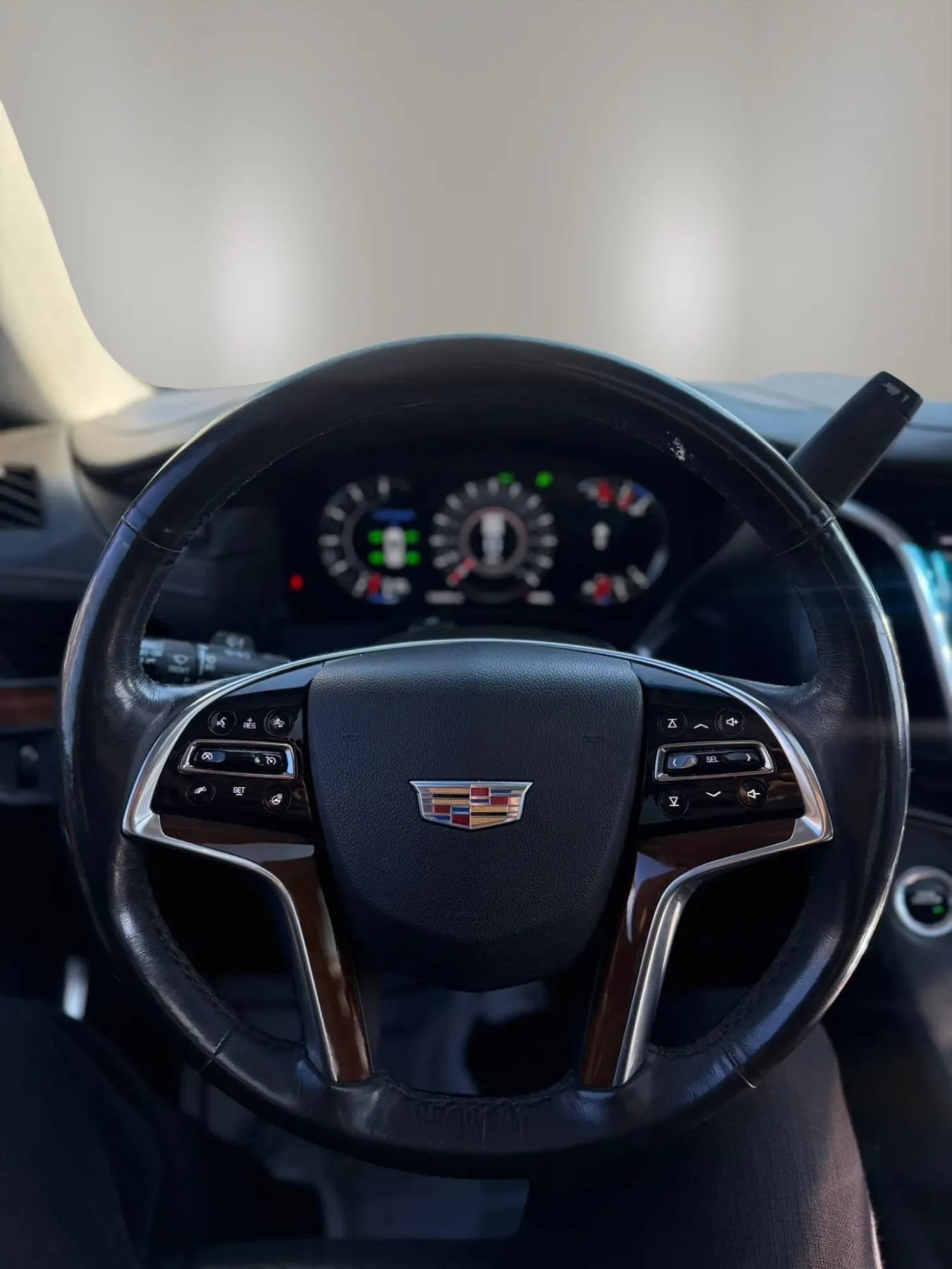 Used 2019 Cadillac Escalade Luxury AWD/4WD image 13