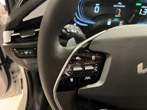 New 2025 Kia Niro EX Touring image 15