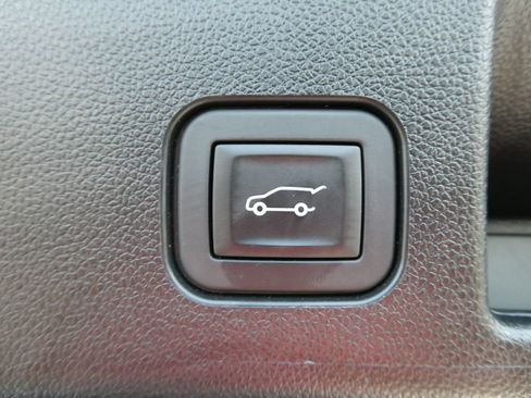 Certified 2024 Chevrolet Equinox EV RS FWD image 18