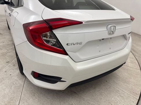 Used 2018 Honda Civic Touring image 18