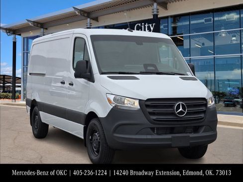 Used 2025 Mercedes-Benz Sprinter 2500 image 2