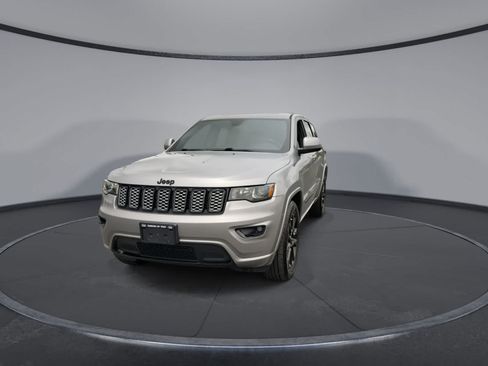 Used 2021 Jeep Grand Cherokee Laredo X AWD/4WD image 3