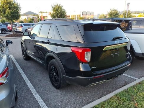 Used 2022 Ford Explorer XLT AWD/4WD image 3