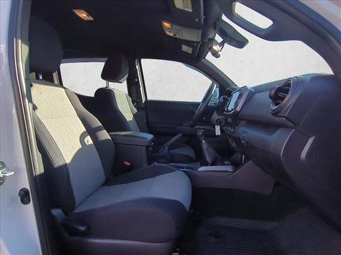 Used 2022 Toyota Tacoma TRD Off-Road image 19