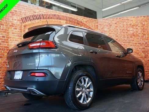 Used 2018 Jeep Cherokee Limited image 7