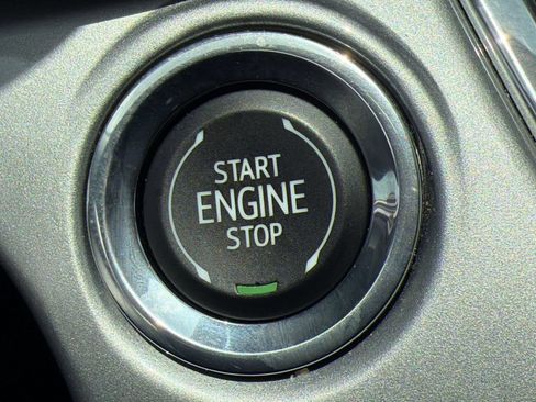 Used 2025 Chevrolet Trax LT FWD image 19