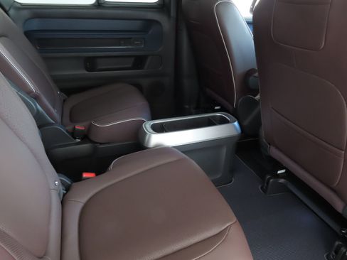 New 2025 Volkswagen ID. Buzz Pro S Plus AWD/4WD image 25