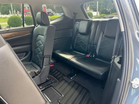 Used 2024 Volkswagen Atlas SE w/ Panoramic Sunroof Package AWD/4WD image 18