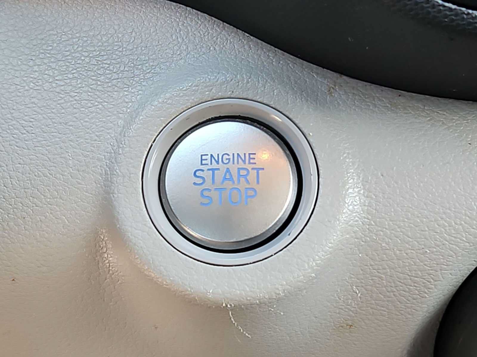 Used 2025 Hyundai Venue SEL FWD image 15